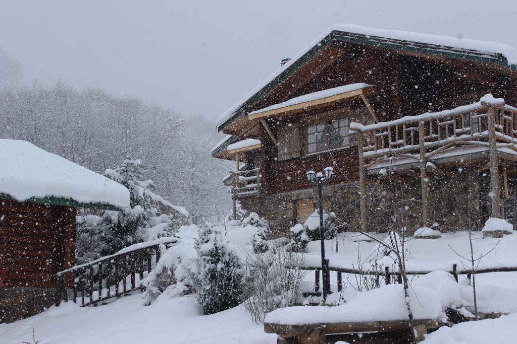 สเฟนดามอส วูเดน วิลเลจ Hotel Naousa  ภายนอก รูปภาพ